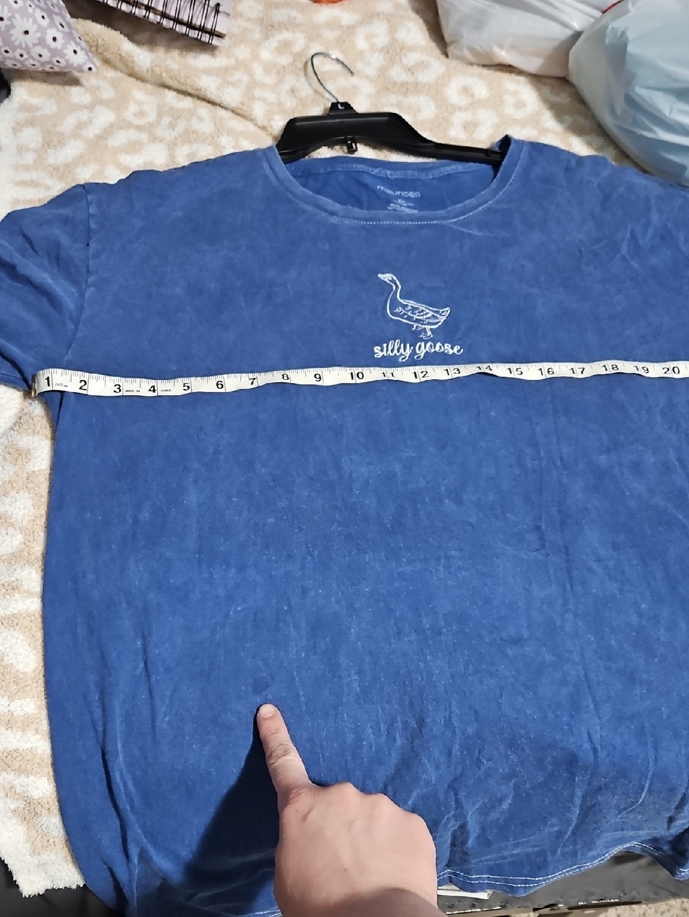 Maurices Embroidered Goose T-shirt SMALL STAIN - Picture 5 of 8